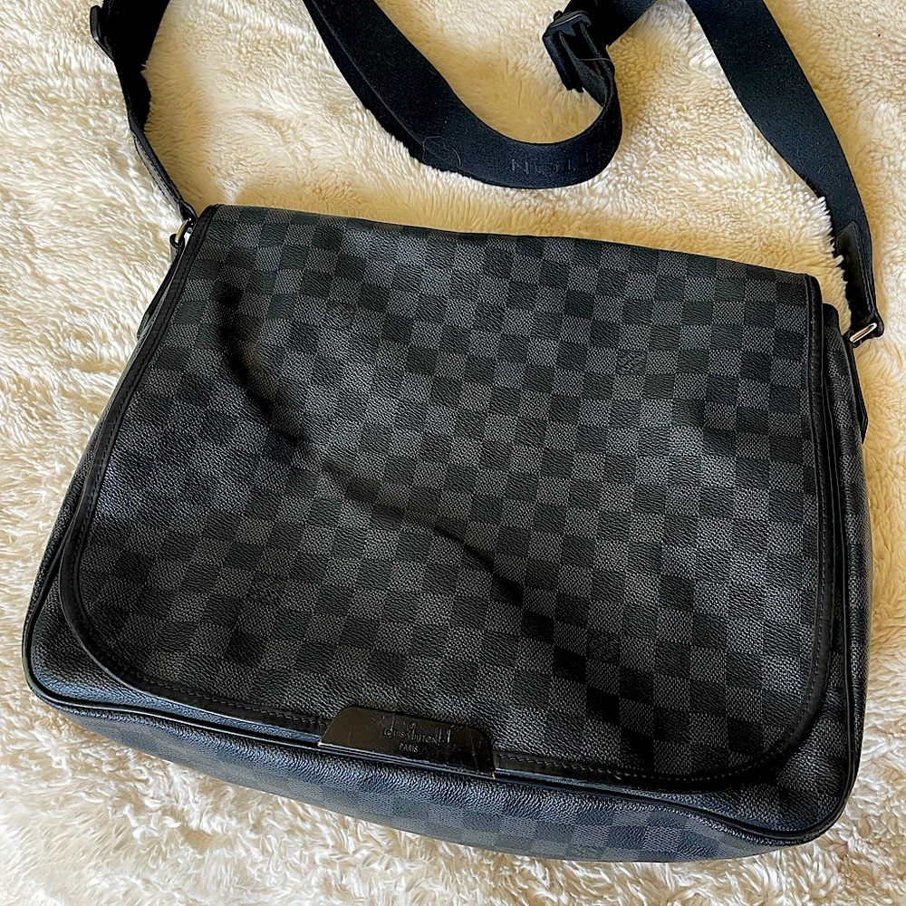 Louis Vuitton damier graphite messenger bag.